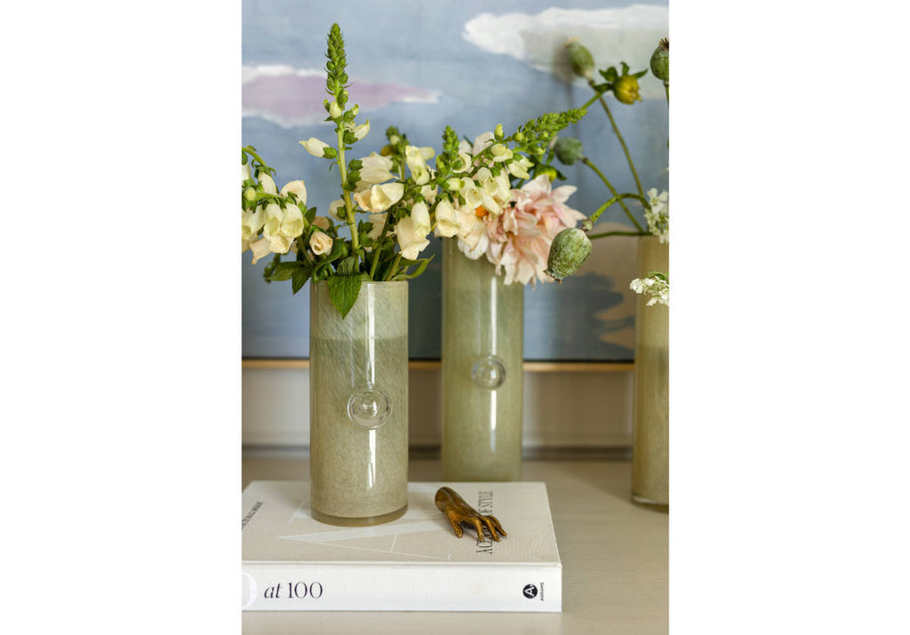 Vase moderne en verre soufflé à la main avec détail bulle jaune beurre pour salon et salle à manger
