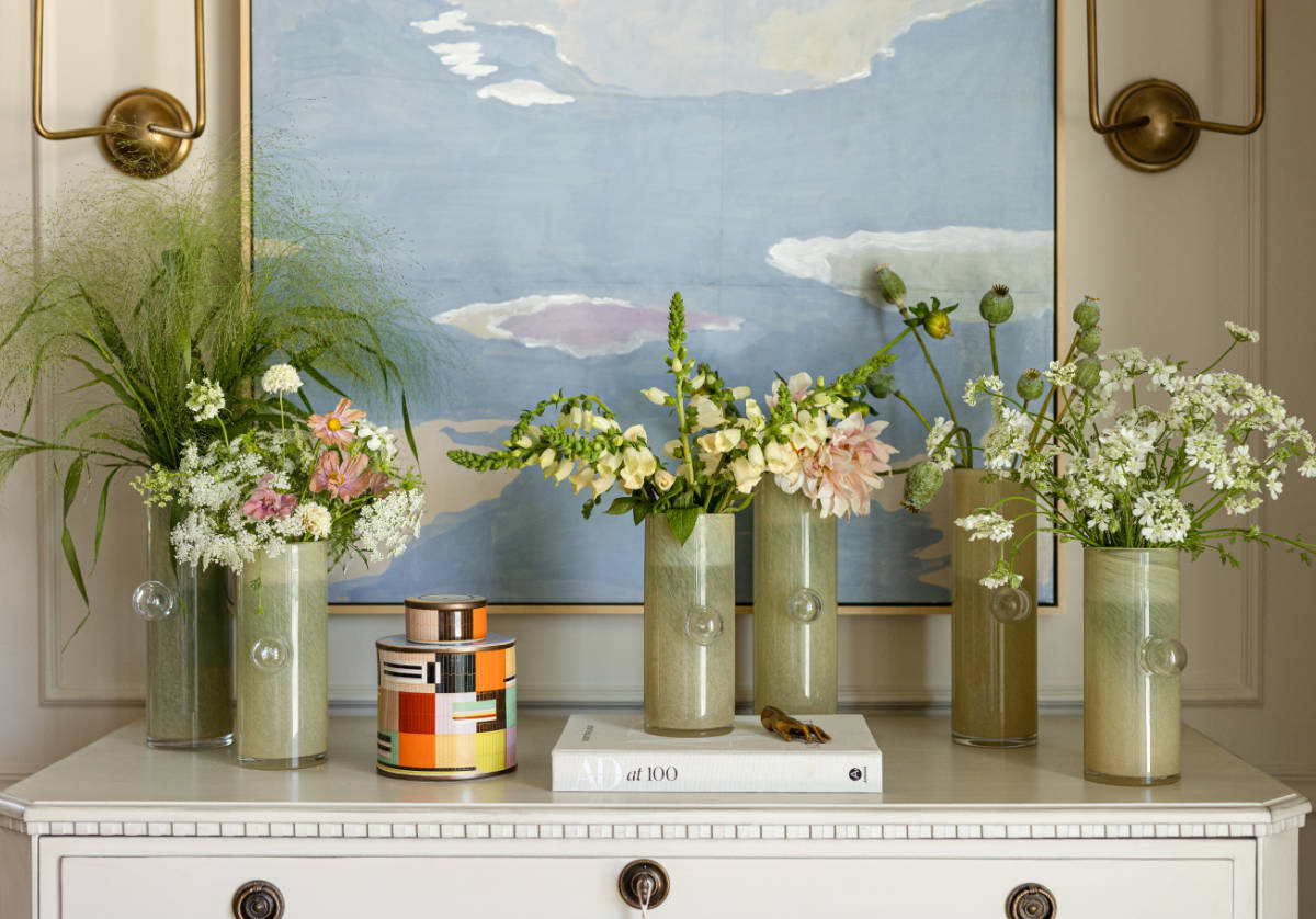 Vase moderne en verre soufflé à la main avec détail bulle jaune beurre pour salon et salle à manger