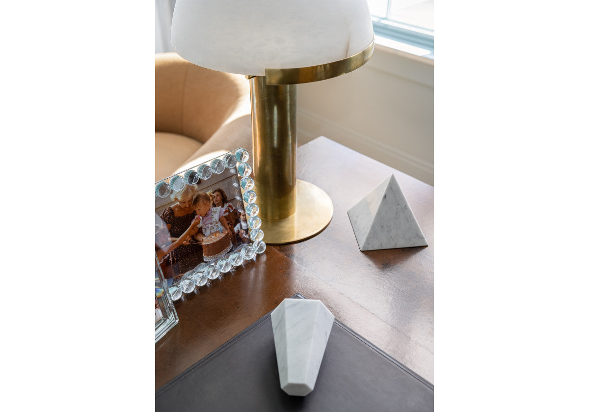 Sculpture géométrique minimaliste en marbre de Carrare avec design multi-formes en pierre massive pour salon et bureau