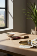 Décor de pinceau de calligraphie en marbre oriental avec forme sculptée à la main en grenat foncé pour bureau et salon de thé