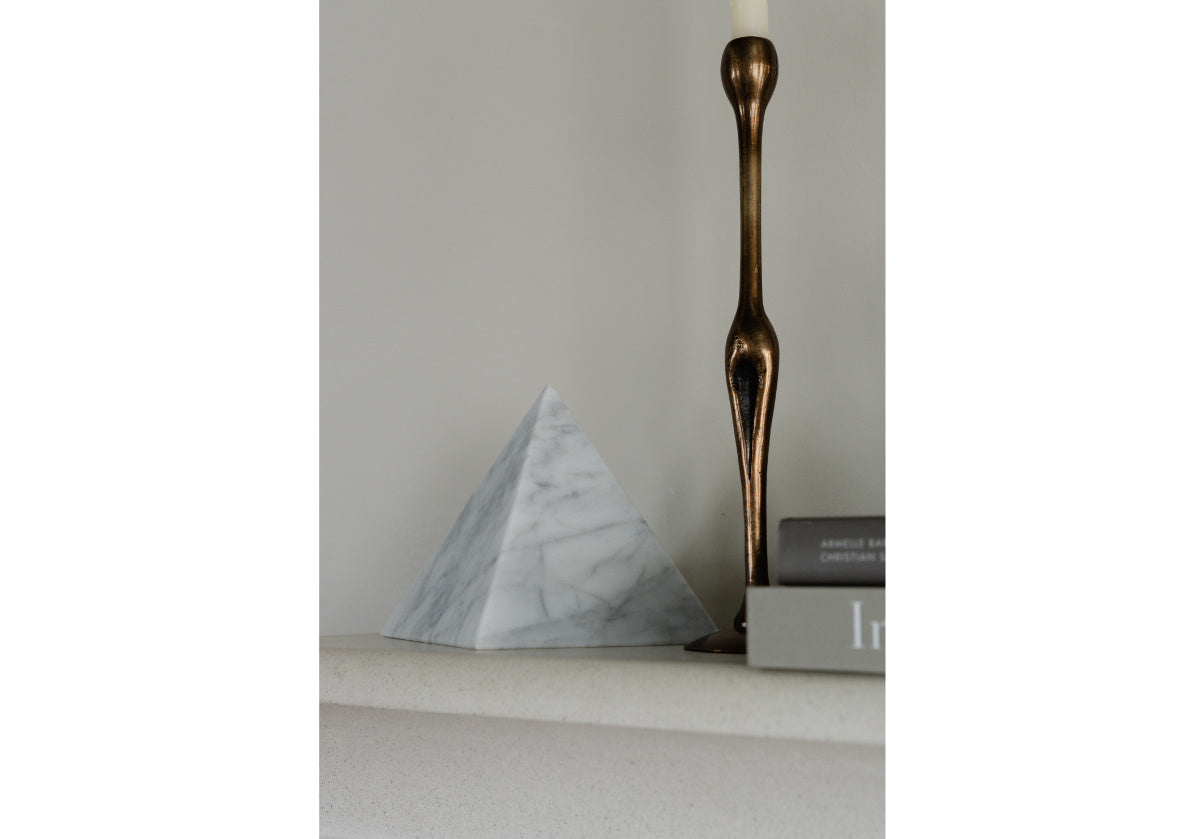 Sculpture géométrique minimaliste en marbre de Carrare avec design multi-formes en pierre massive pour salon et bureau
