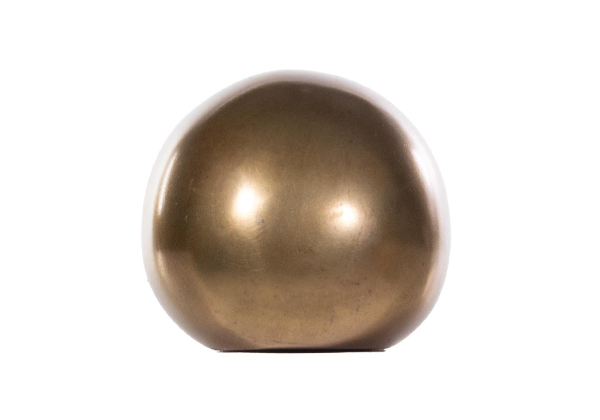 Sculpture minimaliste en laiton massif en forme d'œuf avec finition polie lisse pour bureau et salon