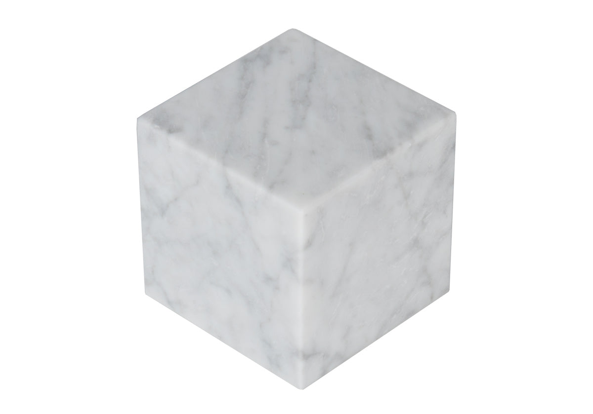 Sculpture géométrique minimaliste en marbre de Carrare avec design multi-formes en pierre massive pour salon et bureau