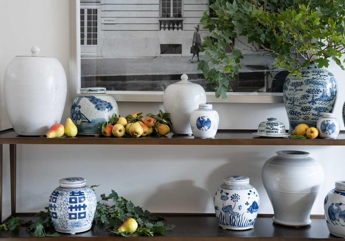 Grand vase en porcelaine orientale "Double Bonheur" à décor floral pour salon et bureau