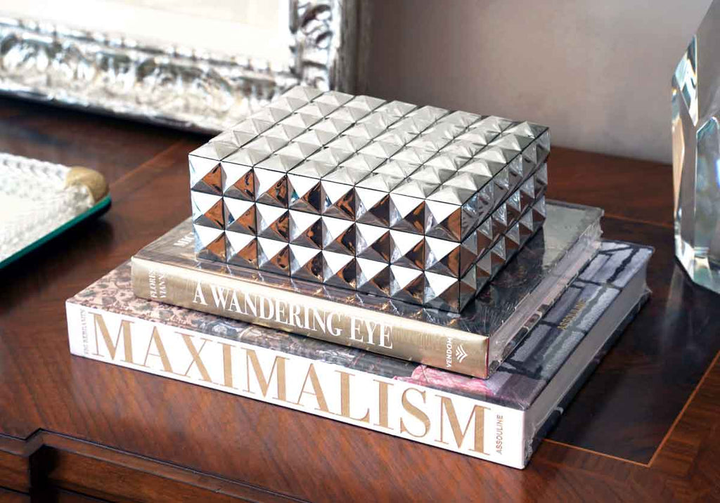 Boîte de rangement moderne en bois à double compartiment cloutée de platine pour coiffeuse et bureau
